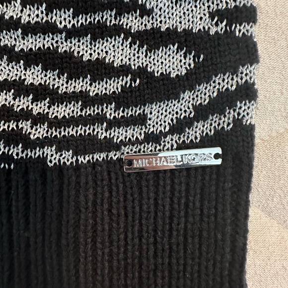 Michael Kors Beanie new with tags - Picture 3 of 3